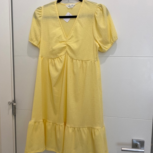 Light and flowy yellow Dress - 6 - Picture 1 of 2